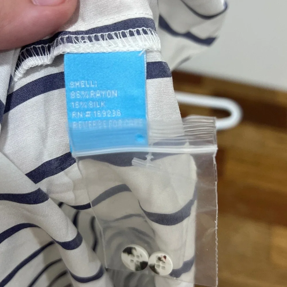 J Mclaughlin Madeline Stripe Shirt XS NWT $198 Silk Rayon Stripe White Blue - Picture 6 of 7